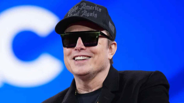 বিশ্বের প্রথম হাফ-ট্রিলিয়নিয়ার ইলন মাস্ক