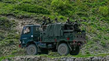 গাড়ি খাদে পড়ে জম্মু ও কাশ্মীরে ১০ ভারতীয় সেনা নিহত