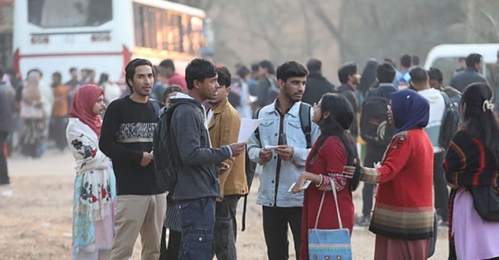 শাকসু নির্বাচন: ব্যবধান গড়ে দেবেন ৩৬ শতাংশ নারী ভোটার